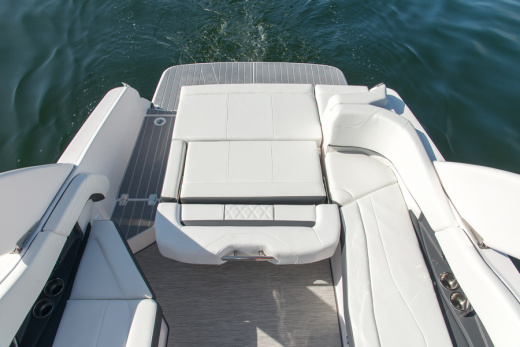 Regal 26 FASDECK