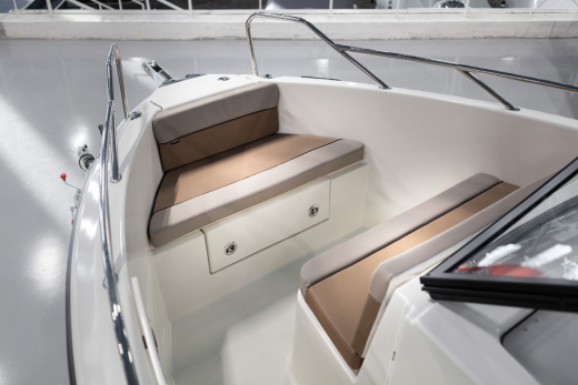 QUICKSILVER ACTIV 675 BOWRIDER