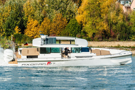 Axopar 37 Cabin