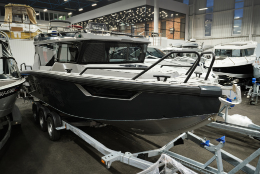 Лодка VOYAGER 850 Cabin с мотором MERCURY V10 400R