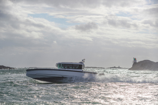 Axopar 28 Cabin