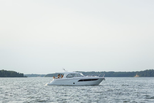 Моторная яхта Marex 375