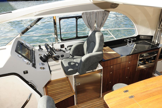 Моторная яхта Marex 375