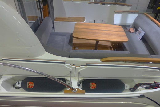 Моторная яхта Marex 375