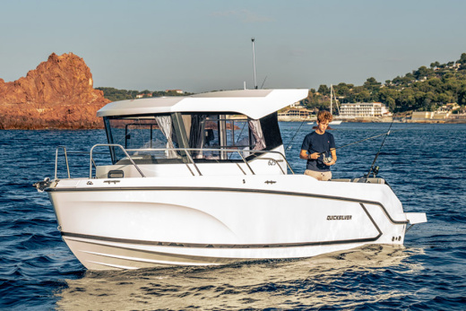 QUICKSILVER 625 PILOTHOUSE
