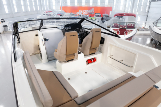 QUICKSILVER ACTIV 675 BOWRIDER