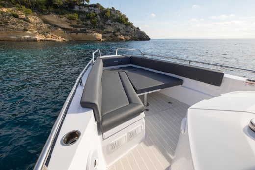 Axopar 28 Cabin