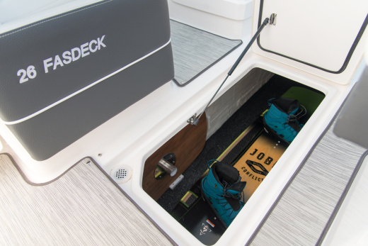 Regal 26 FASDECK