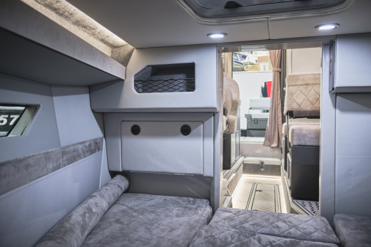 Лодка VOYAGER 850 Cabin с мотором MERCURY V10 400R
