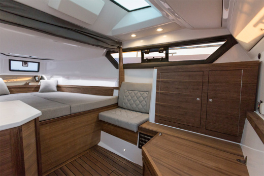Axopar 37 Cabin