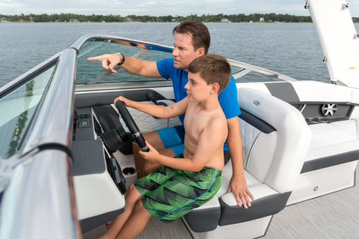 Regal 26 FASDECK