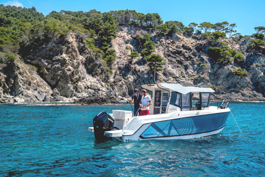 QUICKSILVER 705 PILOTHOUSE