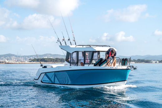 QUICKSILVER 705 PILOTHOUSE