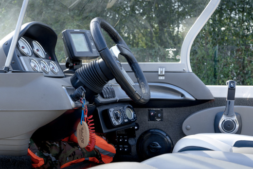 CRESTLINER SUPER HAWK 1700 (2011 г.в.) + SUZUKI DF 140