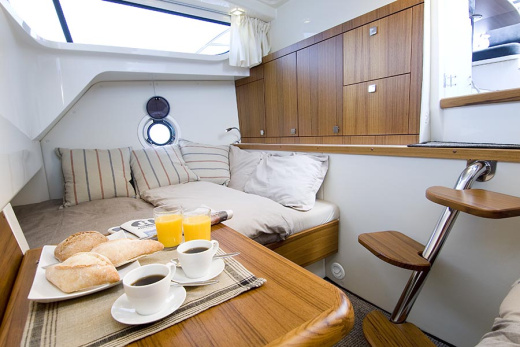 Моторная яхта Marex 320 Aft Cabin Cruiser