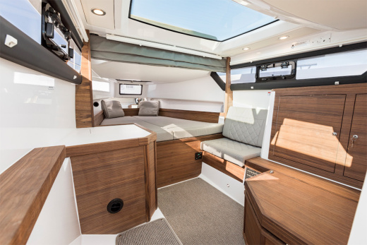 Axopar 37 Cabin