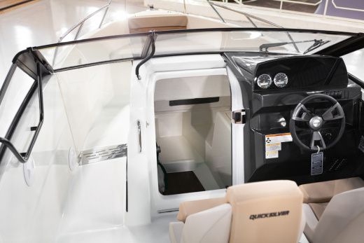 QUICKSILVER ACTIV 675 BOWRIDER