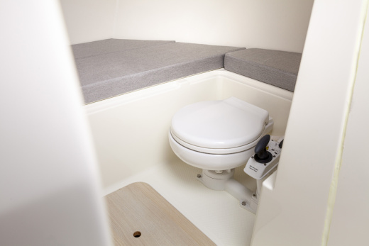 QUICKSILVER 705 PILOTHOUSE