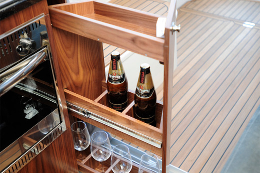 Моторная яхта Marex 375