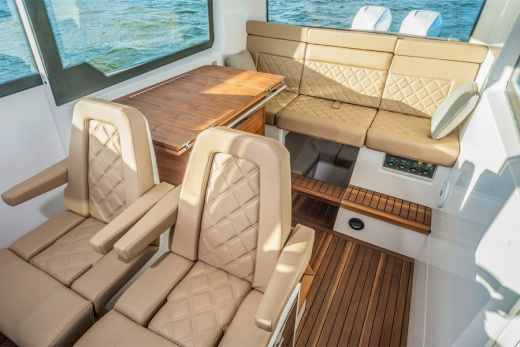 Axopar 37 Cabin