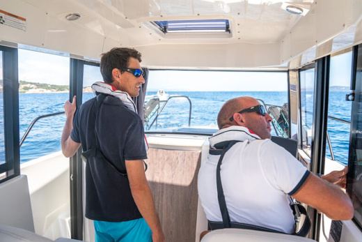 QUICKSILVER 705 PILOTHOUSE