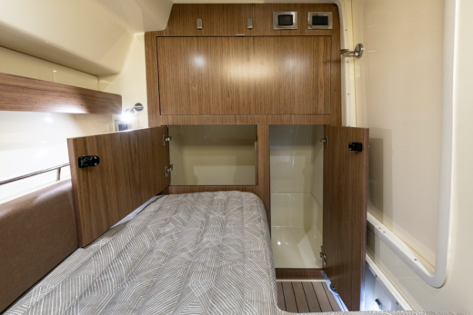 Chris-Craft Calypso 35