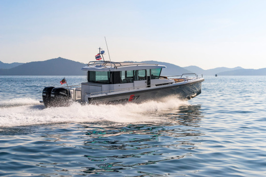 Axopar 37 Cabin