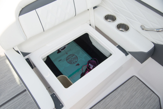 Regal 26 FASDECK