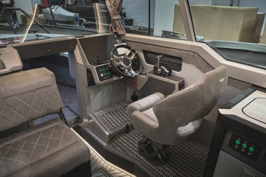 Лодка VOYAGER 850 Cabin с мотором MERCURY V10 400R