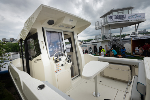 QUICKSILVER 705 PILOTHOUSE