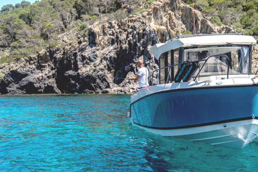 QUICKSILVER 705 PILOTHOUSE