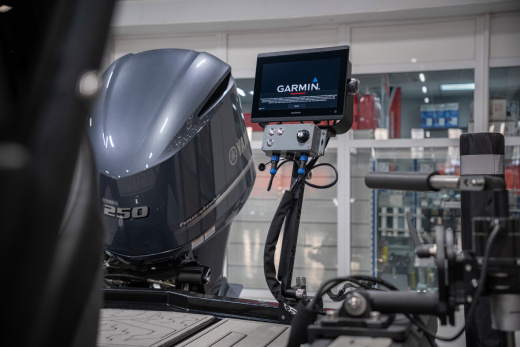 Волжанка (Vboat) XR Fishpro с мотором Yamaha 250
