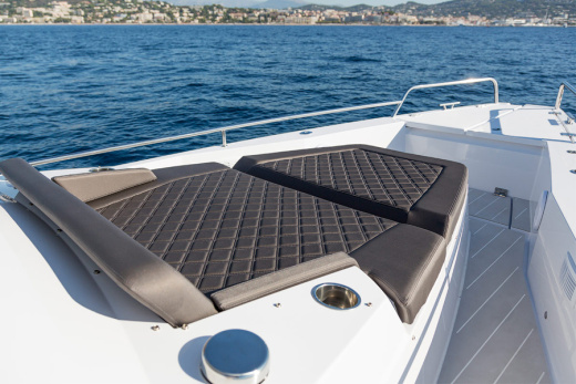 Axopar 37 Cabin