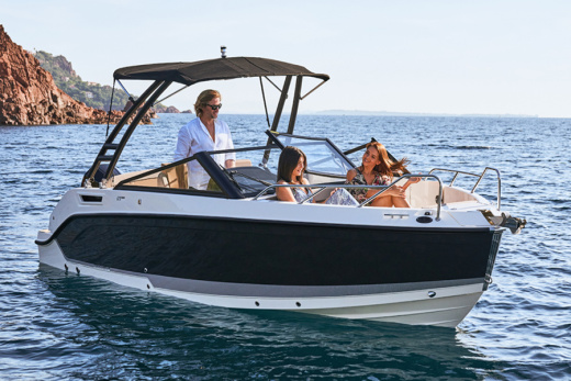 QUICKSILVER ACTIV 675 BOWRIDER
