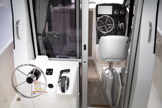QUICKSILVER 705 PILOTHOUSE