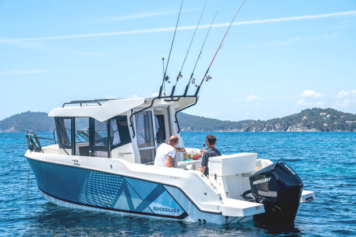 QUICKSILVER 705 PILOTHOUSE