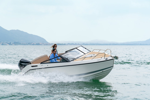 QUICKSILVER ACTIV 675 CRUISER