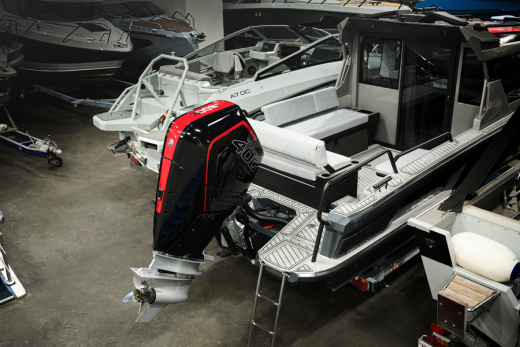 Лодка VOYAGER 850 Cabin с мотором MERCURY V10 400R