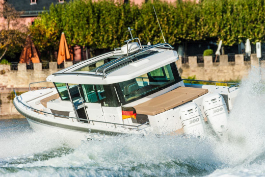 Axopar 37 Cabin
