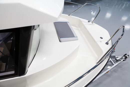 QUICKSILVER 705 PILOTHOUSE