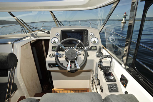 Моторная яхта Marex 375