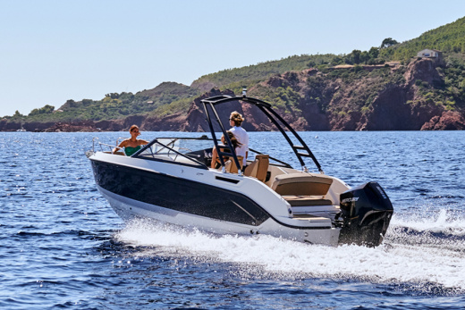 QUICKSILVER ACTIV 675 BOWRIDER