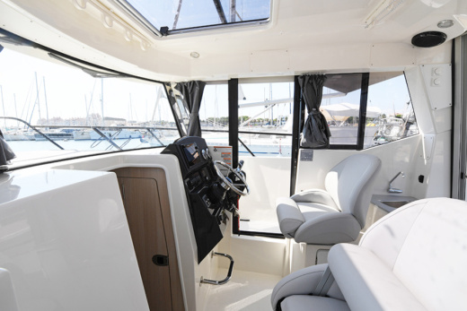 QUICKSILVER 805 PILOTHOUSE