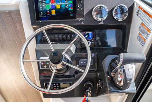 QUICKSILVER 705 PILOTHOUSE