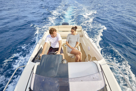 QUICKSILVER ACTIV 555 CABIN