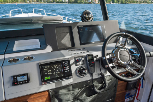 Axopar 37 Cabin