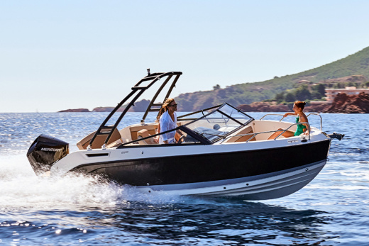 QUICKSILVER ACTIV 675 BOWRIDER
