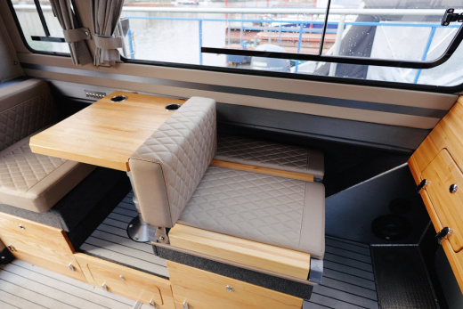 Swift Chaser 700
