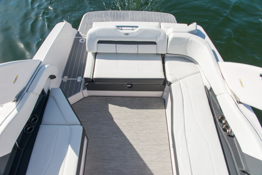Regal 26 FASDECK