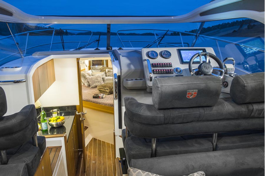 Моторная яхта Marex 310 Sun Cruiser